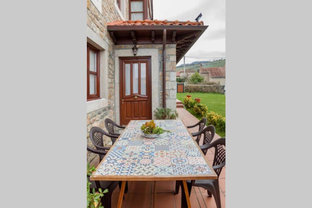 Villa La Casona De La Bisa Colombres Exterior foto